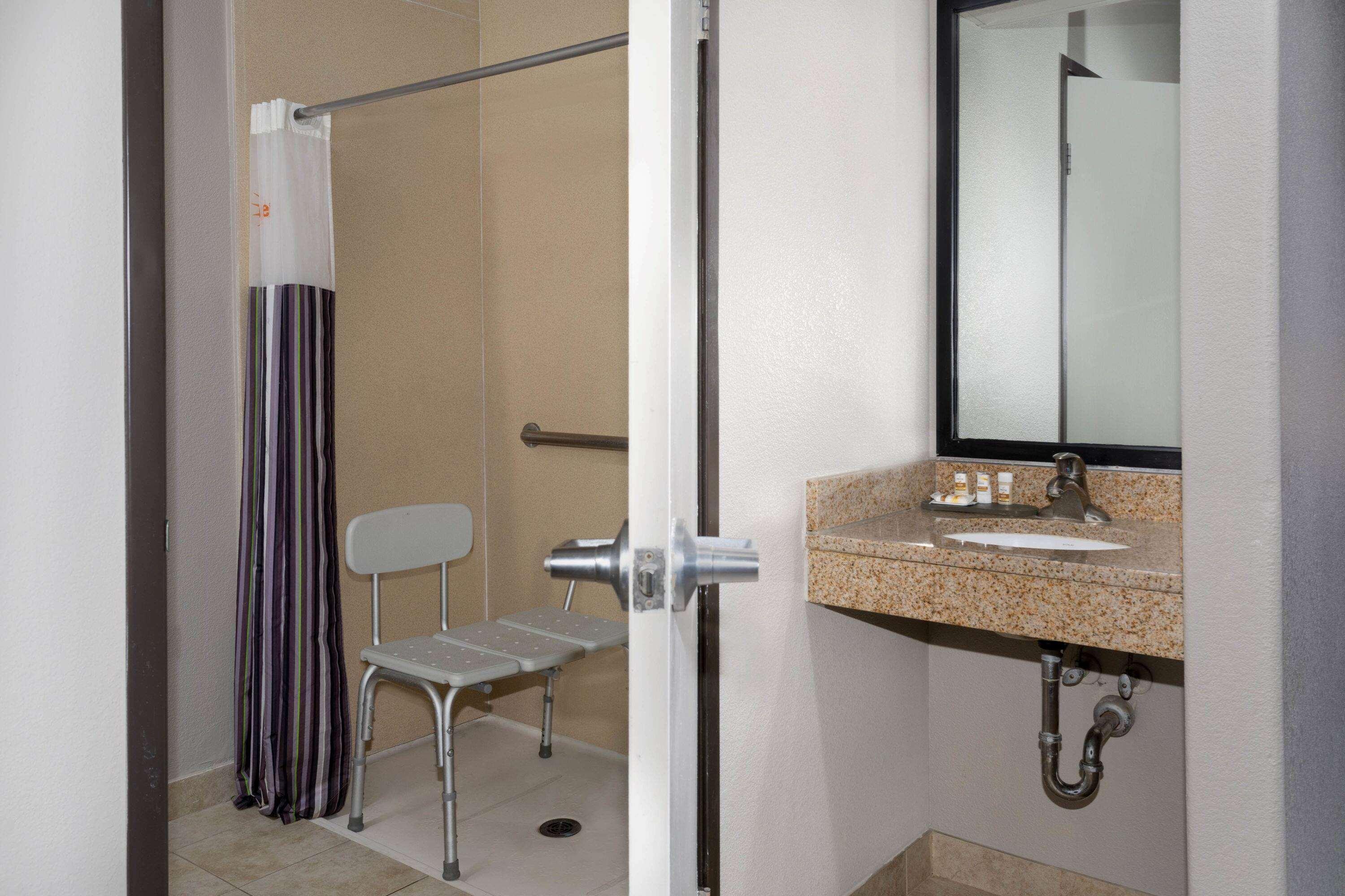 Baymont By Wyndham Henderson-Northeast Denver Esterno foto