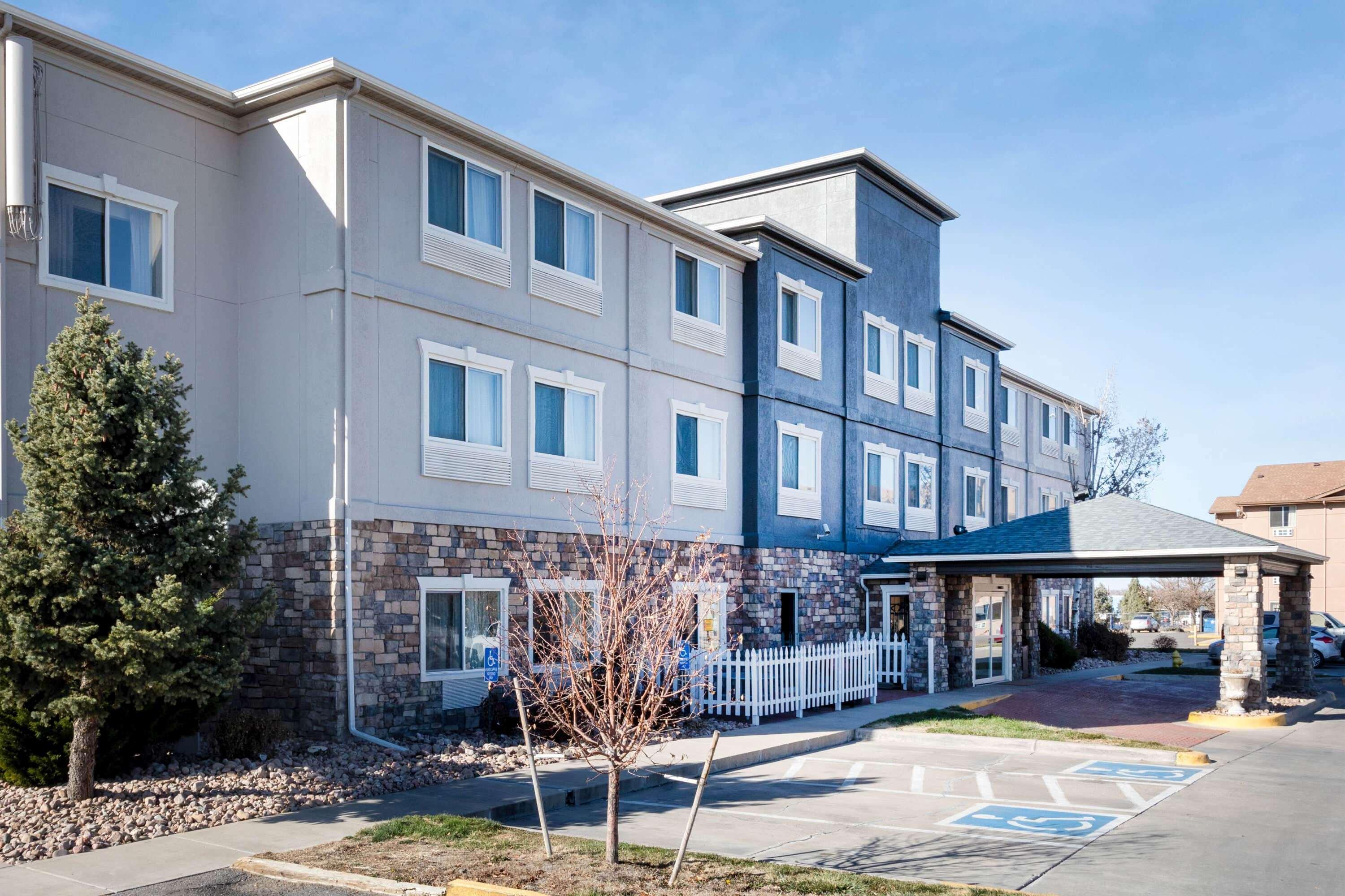 Baymont By Wyndham Henderson-Northeast Denver Esterno foto