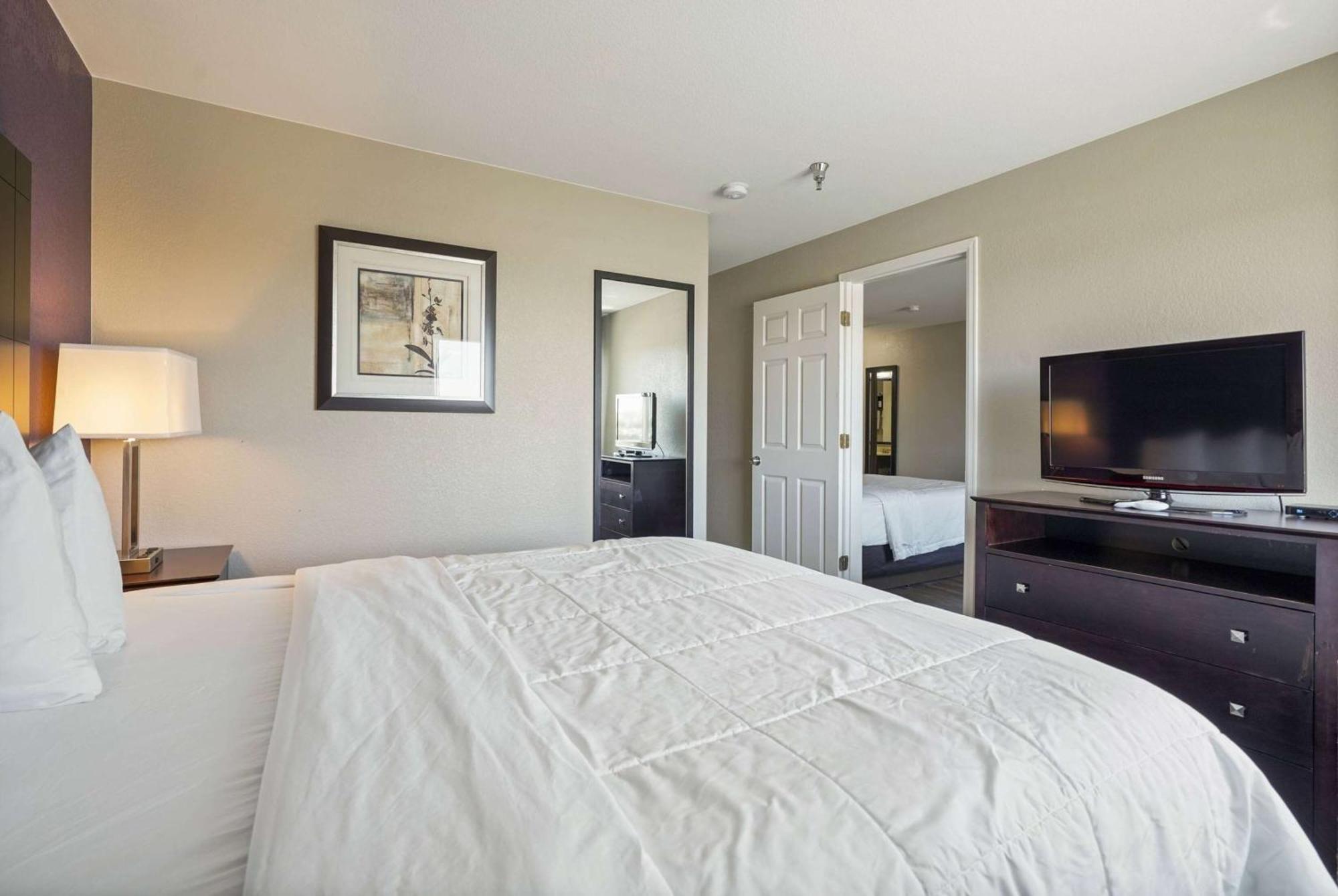 Baymont By Wyndham Henderson-Northeast Denver Esterno foto
