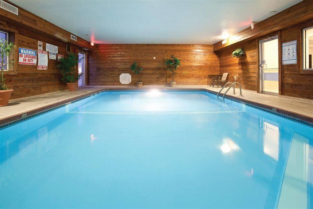 Baymont By Wyndham Henderson-Northeast Denver Esterno foto