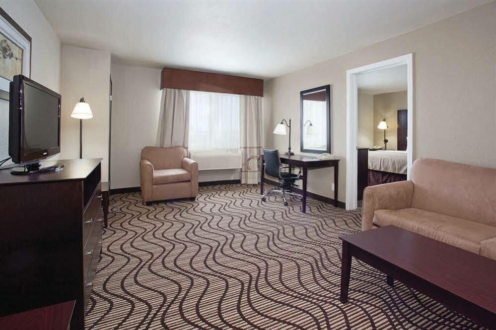 Baymont By Wyndham Henderson-Northeast Denver Esterno foto